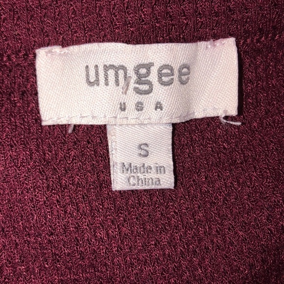 Umgee small oversized burgundy cold shoulder top - Picture 3 of 4